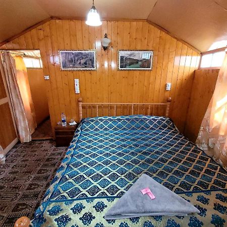 Tashkand Houseboat Srīnagar المظهر الخارجي الصورة