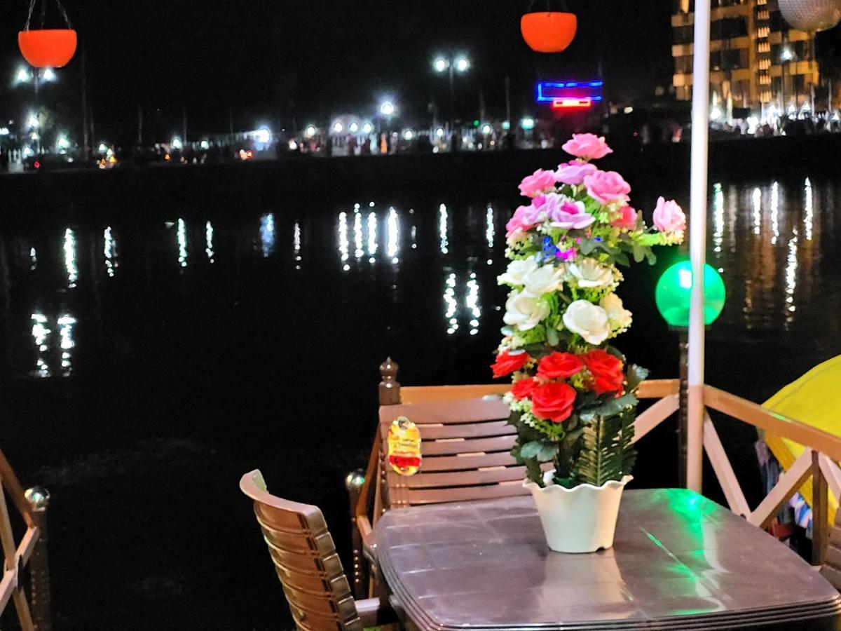 Tashkand Houseboat Srīnagar المظهر الخارجي الصورة