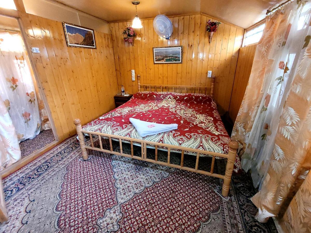 Tashkand Houseboat Srīnagar المظهر الخارجي الصورة