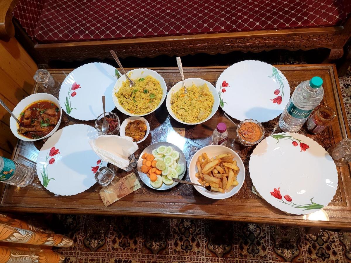 Tashkand Houseboat Srīnagar المظهر الخارجي الصورة