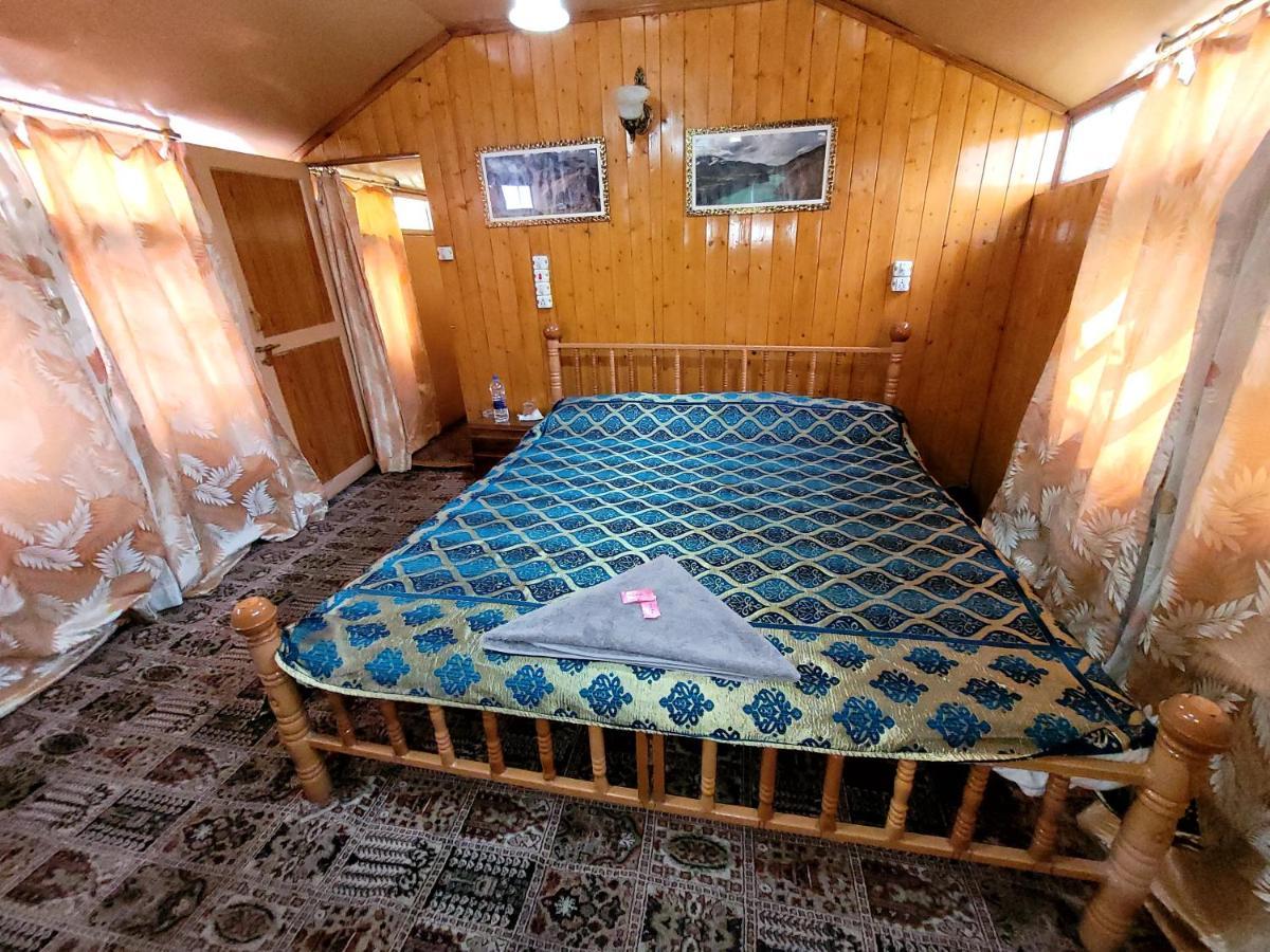 Tashkand Houseboat Srīnagar المظهر الخارجي الصورة