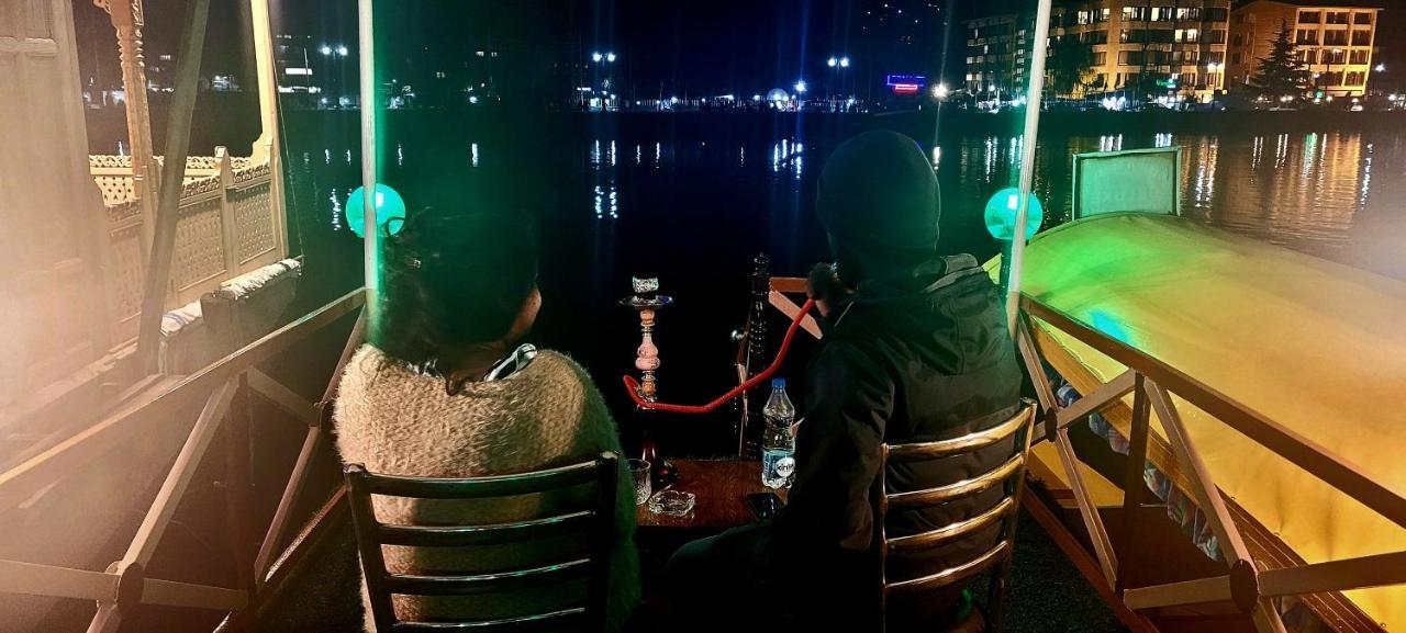 Tashkand Houseboat Srīnagar المظهر الخارجي الصورة