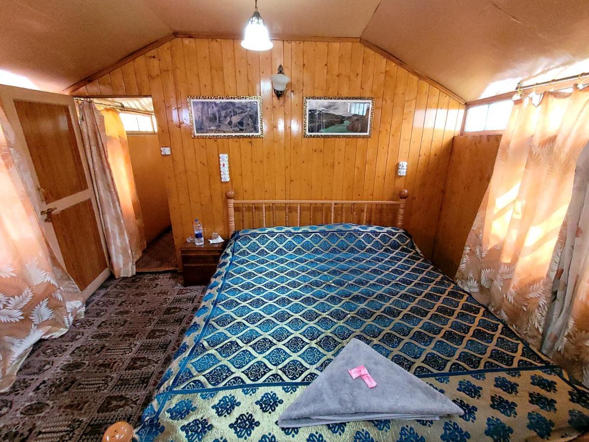 Tashkand Houseboat Srīnagar المظهر الخارجي الصورة