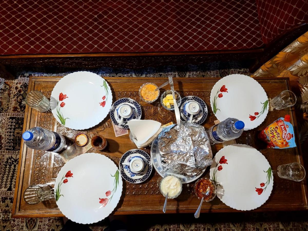 Tashkand Houseboat Srīnagar المظهر الخارجي الصورة