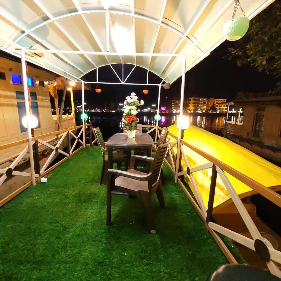 Tashkand Houseboat Srīnagar المظهر الخارجي الصورة